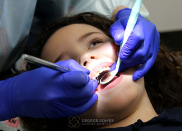Com o nascimento dos primeiros dentinhos, a Dra. Joana Rosa Melo recomenda