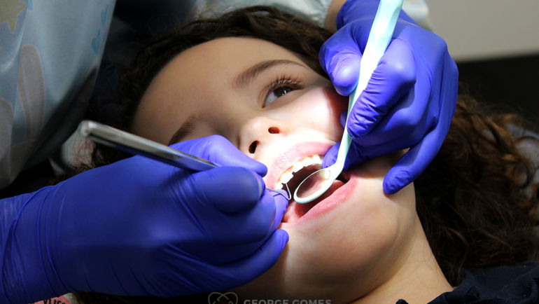 Com o nascimento dos primeiros dentinhos, a Dra. Joana Rosa Melo recomenda
